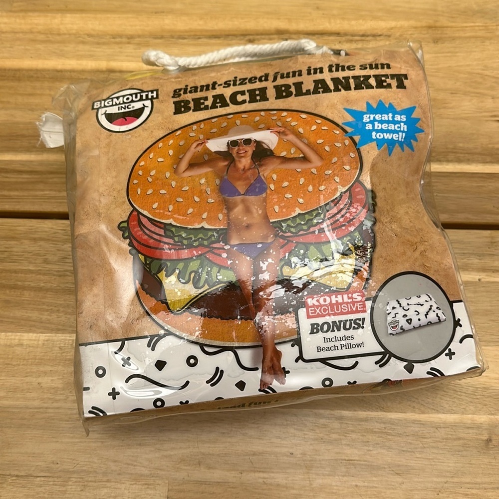 BIGMOUTH Inc giant sized Beach Blanket - Picture 2 of 6
